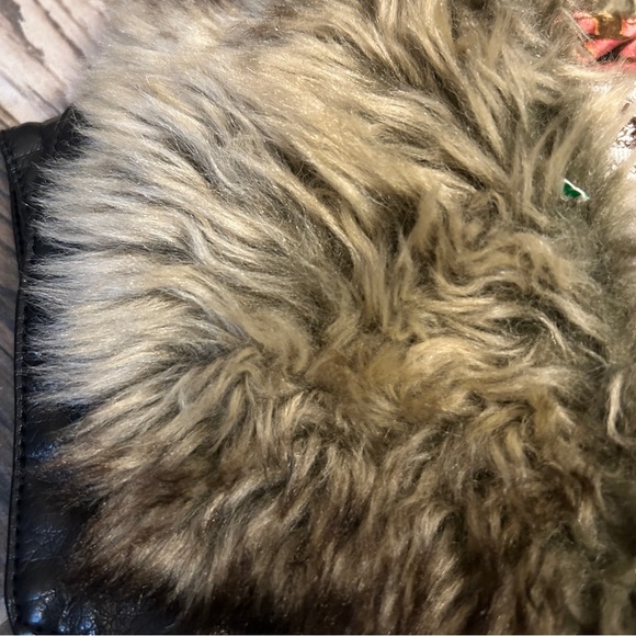 NWT Black Faux Leather Vest with Fur Collar Size E - Picture 4 of 5
